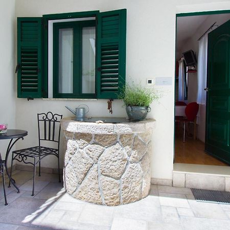 Apartments Petrinic Crnogaj Baska  Luaran gambar