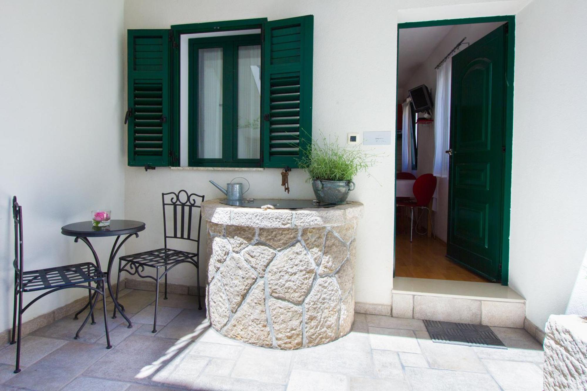 Apartments Petrinic Crnogaj Baska  Luaran gambar